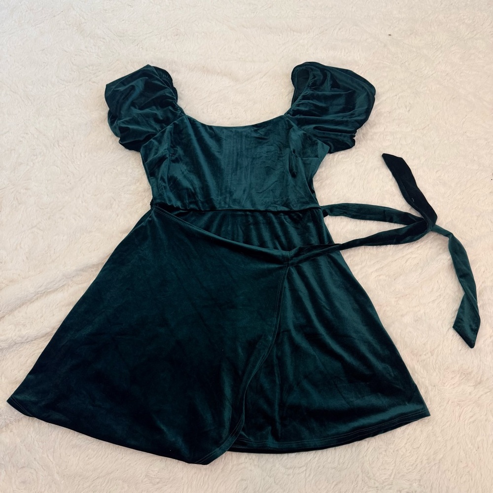 Trixxi Emerald Velvet Puff Sleeve Dress